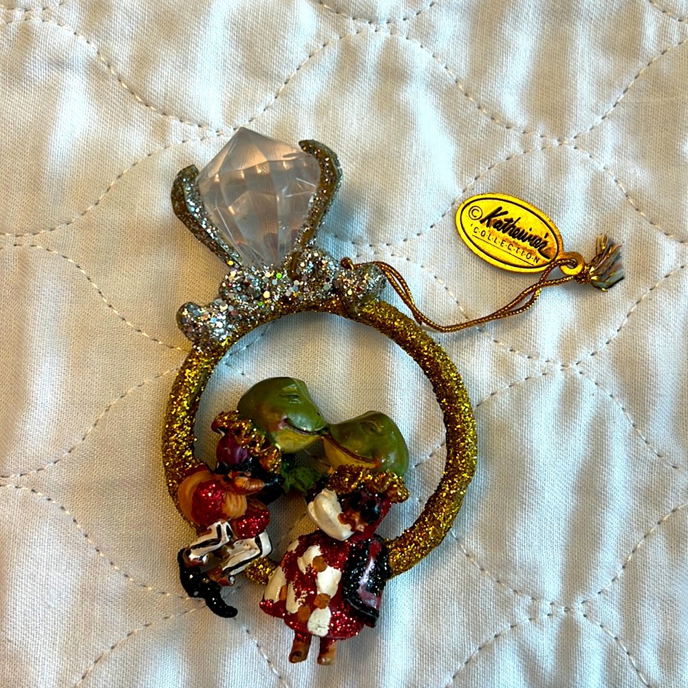 Katherine collection frogs kissing sitting on a diamond ring ornament
